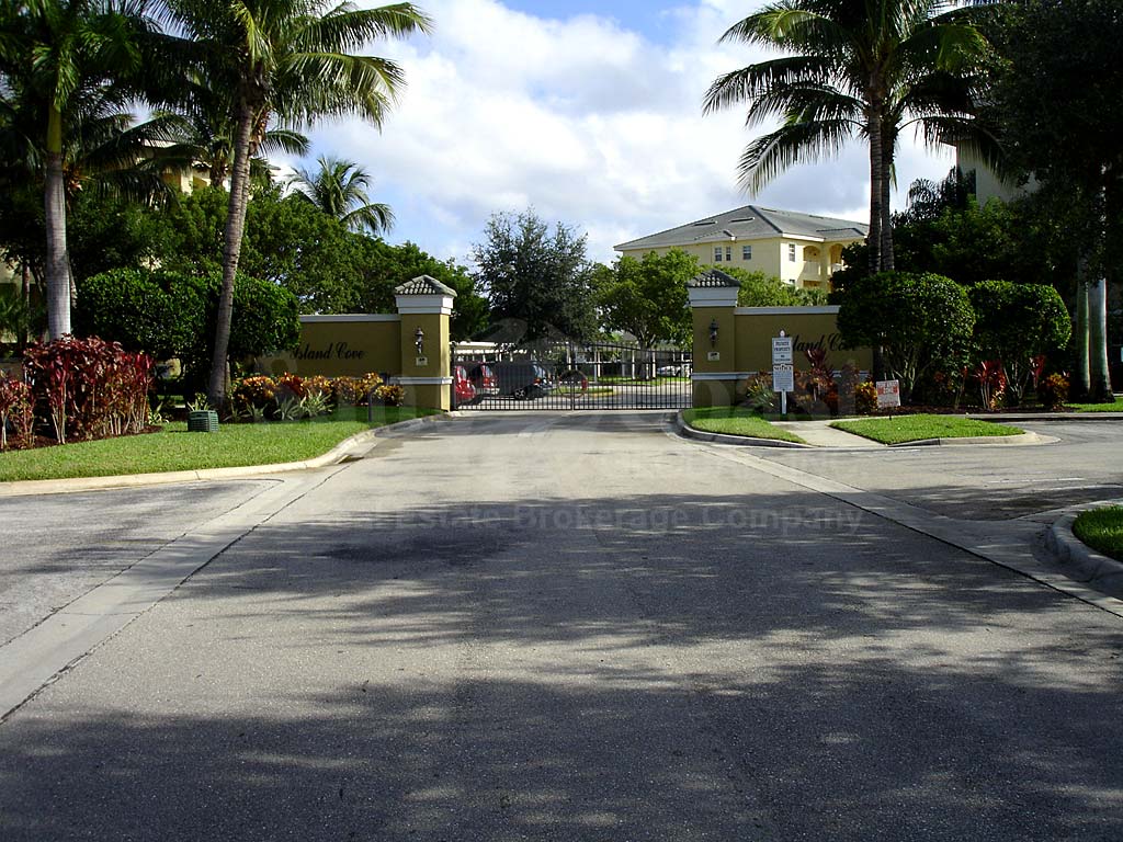 Island Cove Entrance